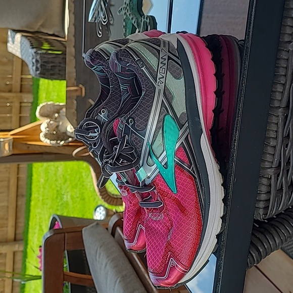 Brooks Shoes - Ravenna 7 Brooks Athletic Shoes, W Sz 7